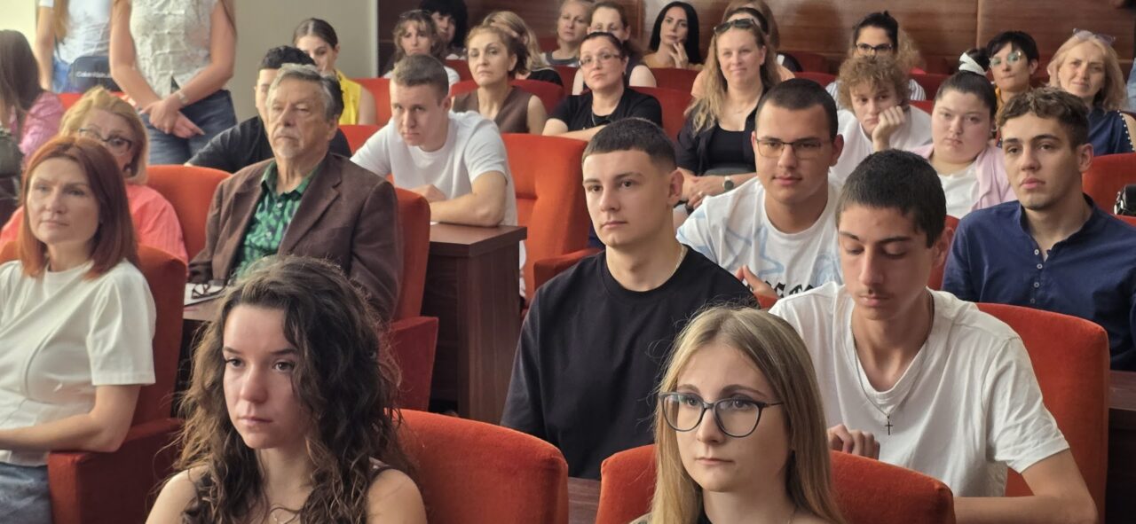 diplomi za zavursheno obrazovaneie ot uchenici ot PGHVT At Chengelev - 2026.
